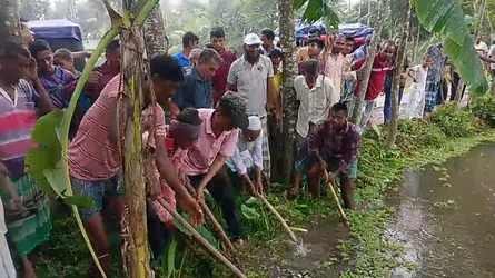 গৌরীপু‌রে বিএনপির উদ্যোগে স্বেচ্ছাশ্রমে খাল পুনঃখনন ও বাঁধ অপসারণ