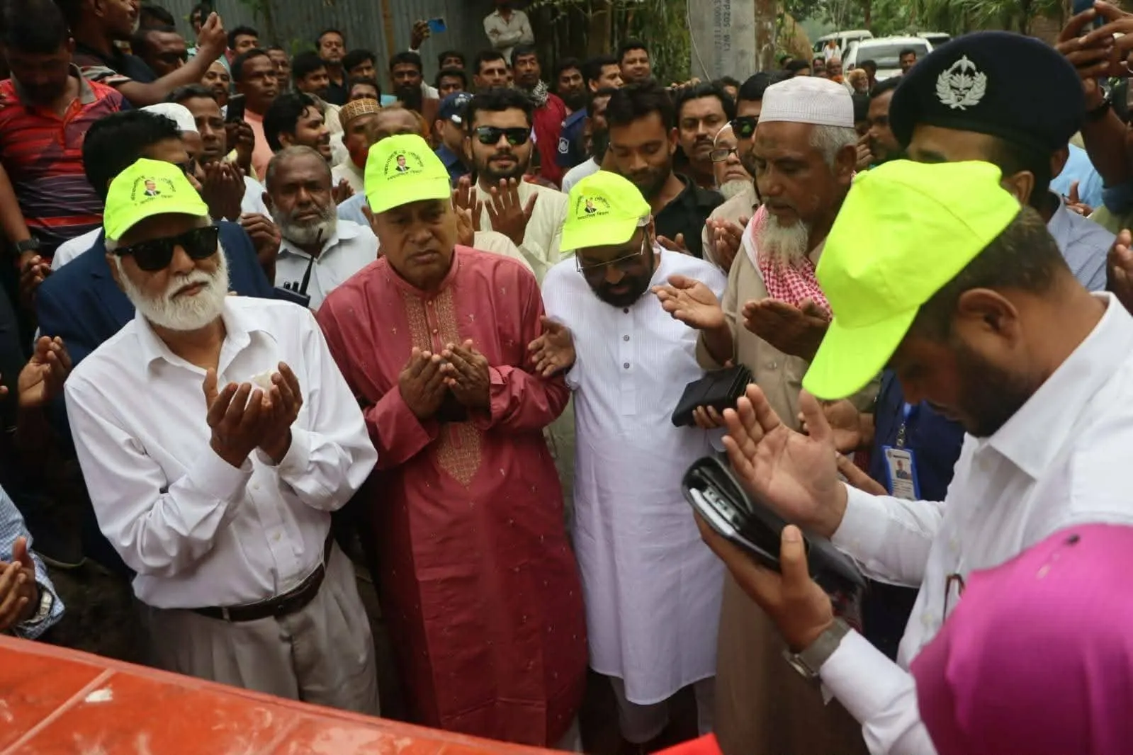 সব কাজের মধ্যে খাল কাটাকে অগ্রাধিকার দিয়েছেন প্রধানমন্ত্রী