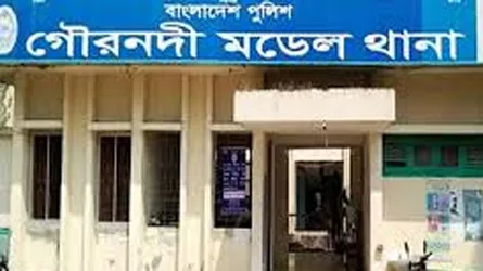 গৌরনদীতে মাদককারবারিকে গণপিটুনি দিয়ে পুলিশে সোপর্দ