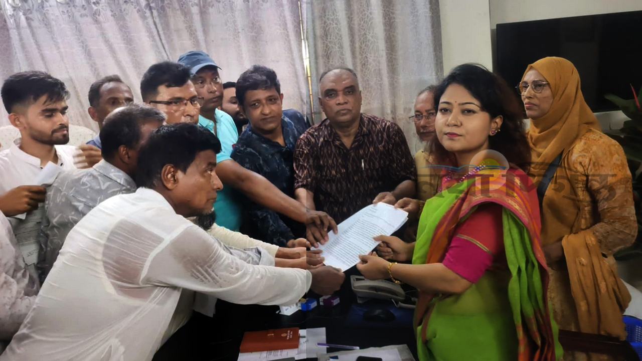 গৌরনদীতে ইউপি চেয়ারম্যানদের অপসারণ দাবিতে স্মারকলিপি পেশ, বিক্ষোভ