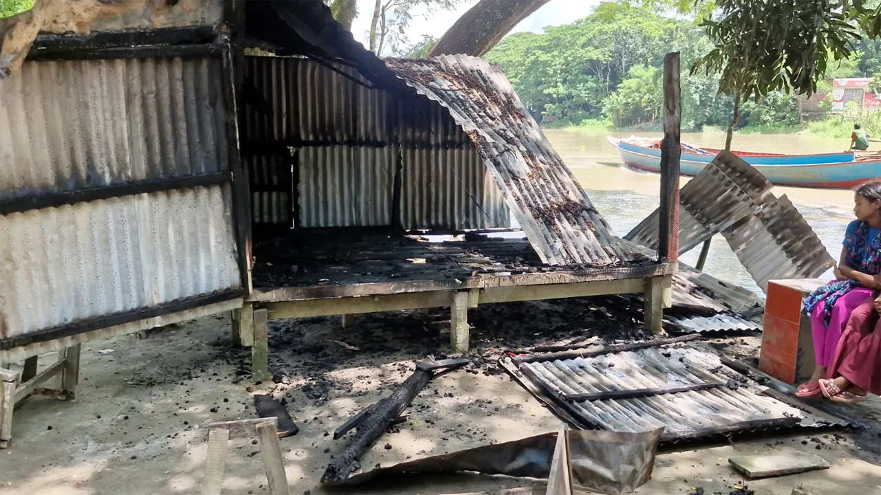 গৌরনদীতে বেদে পল্লীতে দু’পক্ষের হামলা-পাল্টা হামলা, নারীসহ আহত ১৫