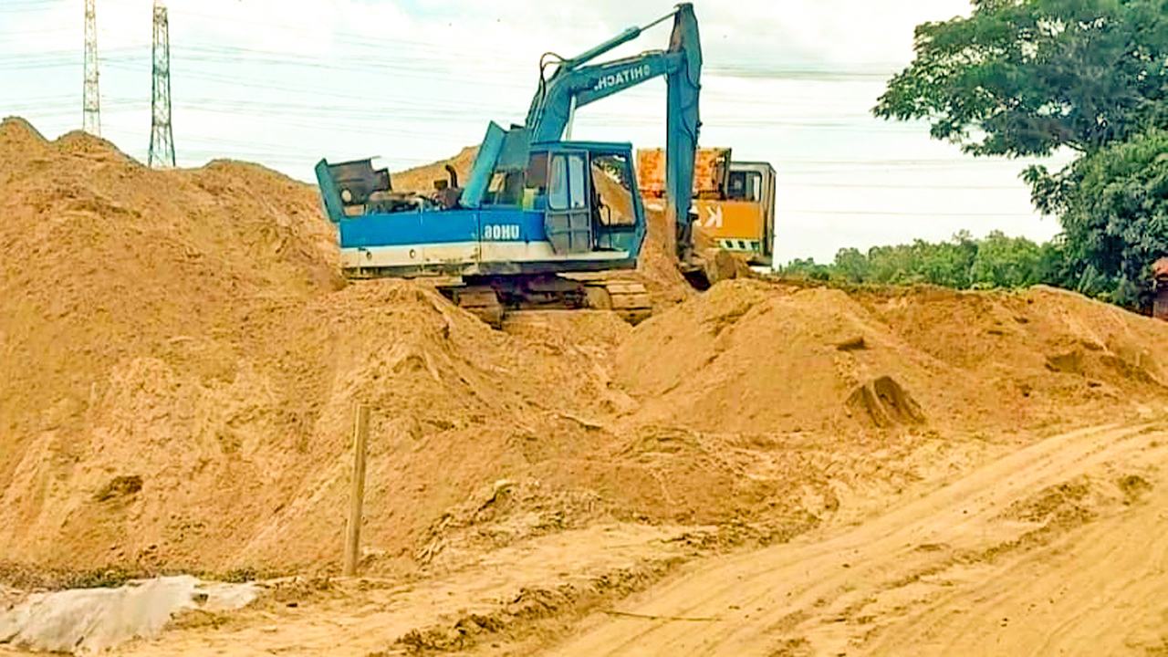 Government-seized-sand-looted-in-Feni