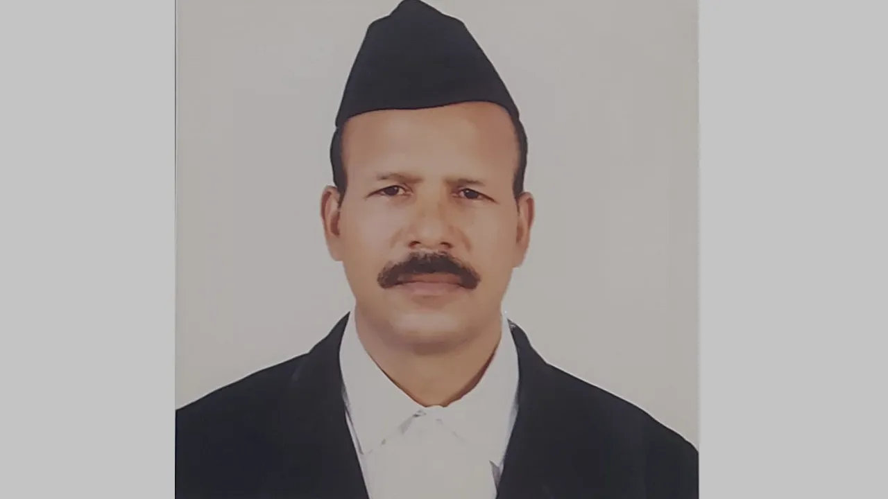 স্বতন্ত্র প্রার্থী হিসেবে হিন্দু মহাজোটের গোবিন্দ চন্দ্র প্রামাণিকের মনোনয়ন পত্র সংগ্রহ