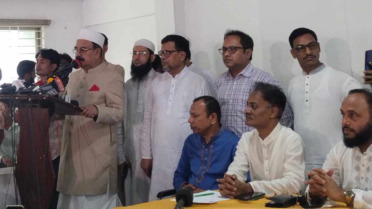 রাজনৈতিক দল নিষিদ্ধ করাই সব সমস্যার সমাধান নয় : গয়েশ্বর রায়