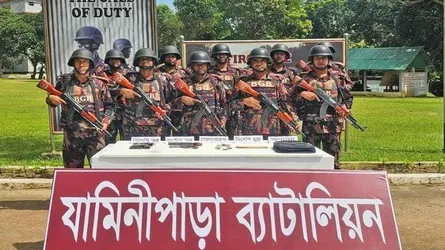 যামিনীপাড়া সীমান্তে বিজিবির সাথে গোলাগুলি, ৪ অস্ত্র উদ্ধার