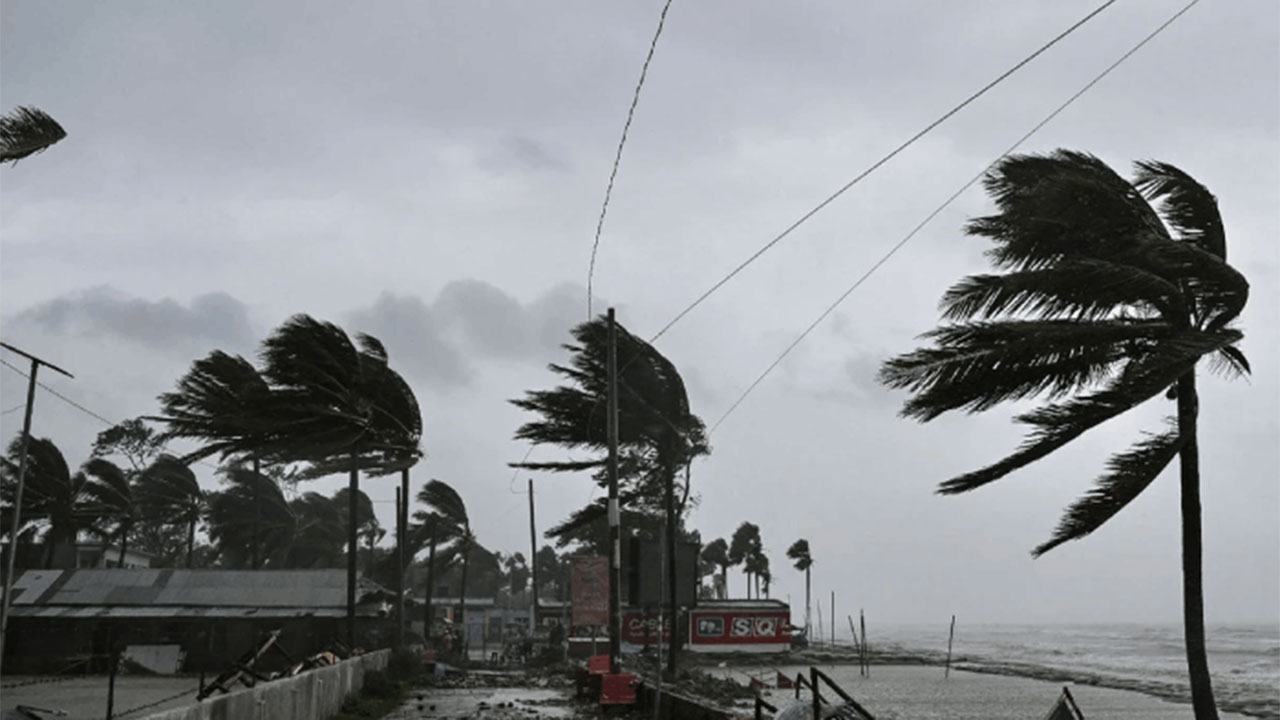 Gusty-wind-warning-in-8-regions-at-noon
