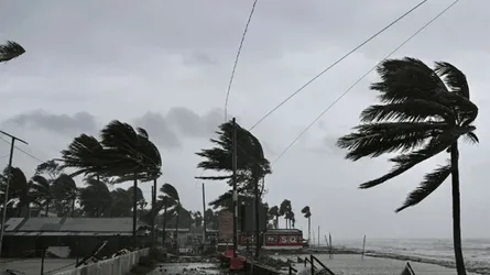 দুপুরে ৮ অঞ্চলে ঝোড়ো হাওয়ার সতর্কবার্তা