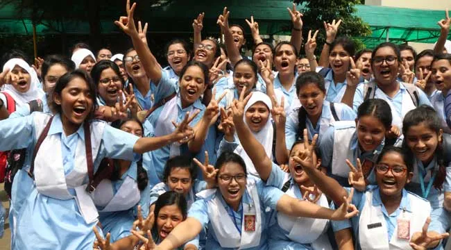 পাসের হার ও জিপিএ-৫ প্রাপ্তিতে এগিয়ে মেয়েরা