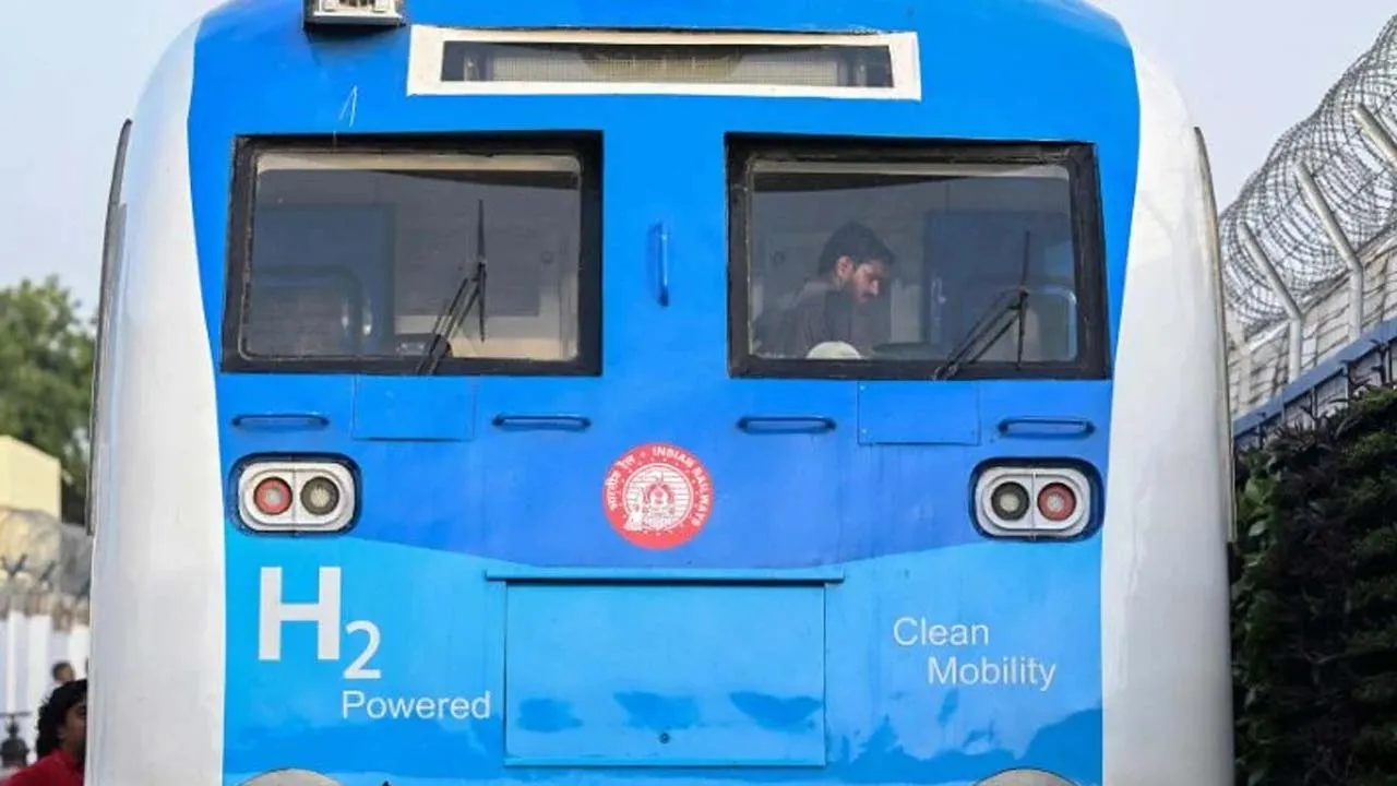 ভারতে প্রথম হাইড্রোজেনচালিত ট্রেন চালু