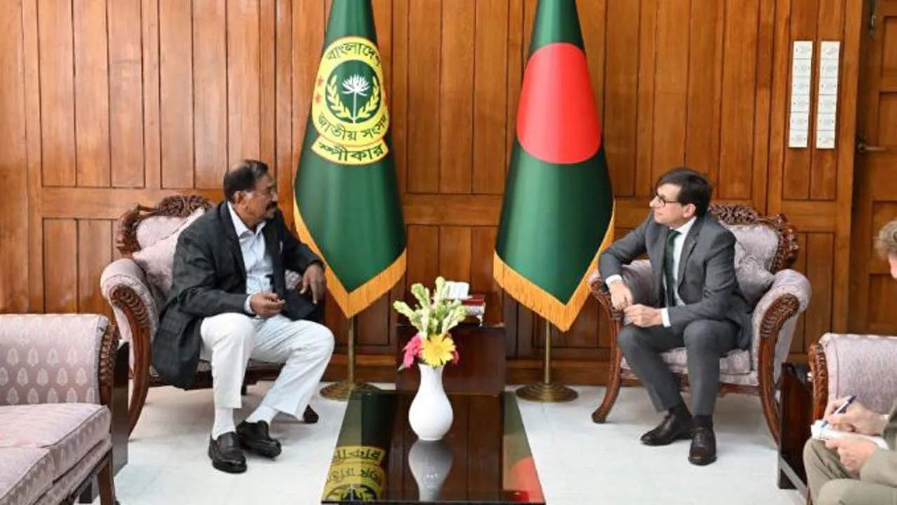 দেশের সহস্র জনগণ গণতন্ত্র রক্ষায় বারবার আত্মোৎসর্গ করেছে