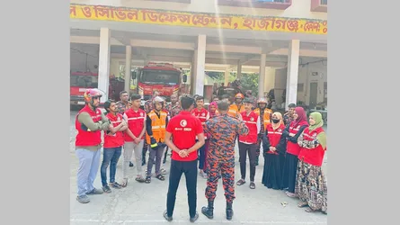 হাজীগঞ্জে ভূমিকম্প মোকাবিলায় ফায়ার সার্ভিসের প্রস্তুতি মহড়া