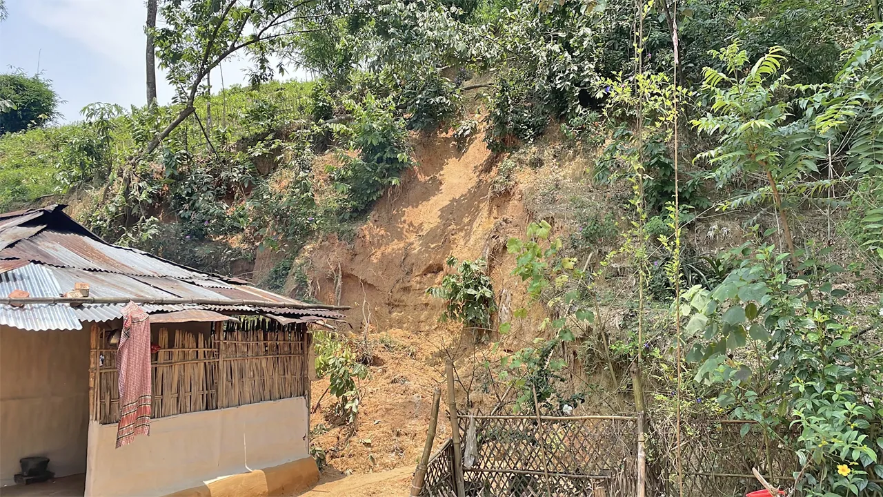 মৌলভীবাজারে টিলাধসের ঝুঁকিতে অর্ধলাখ মানুষ