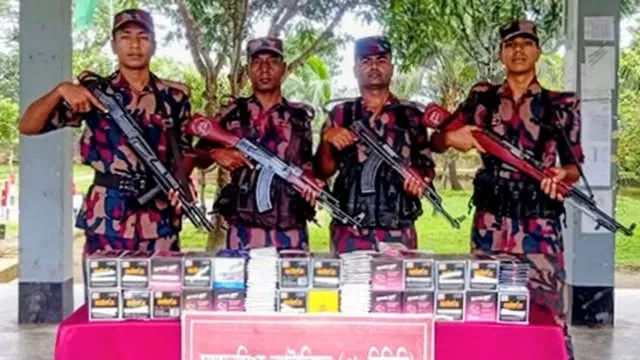 হালুয়াঘাটে ৪৮ লাখ টাকার মোবাইল ডিসপ্লে জব্দ