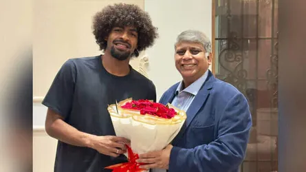 ঢাকায় পৌঁছেছেন হামজা, সামিতের জন্য অপেক্ষা