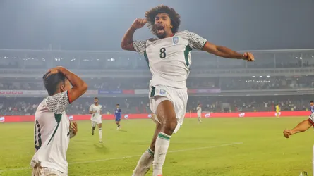হামজার জোড়া গোলে এগিয়ে গেলো বাংলাদেশ