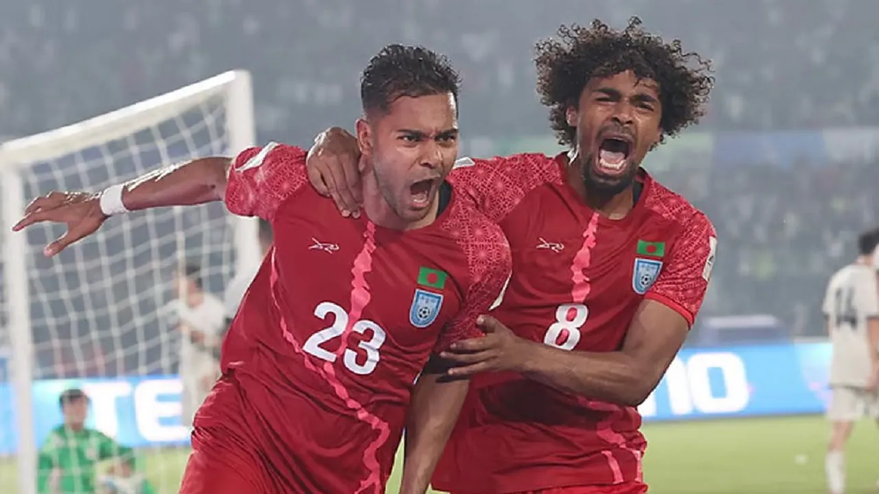 আজ দলে যোগ দেয়া হচ্ছে না হামজার, বাড়ছে অপেক্ষা