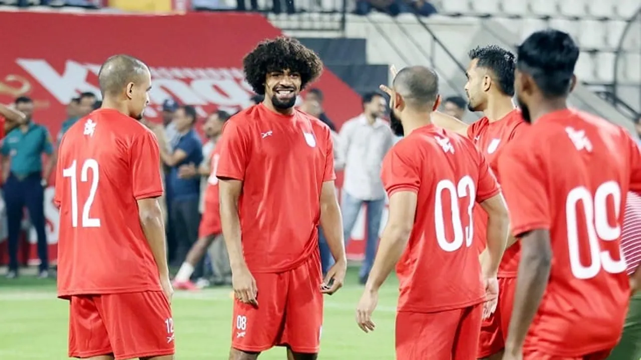 দেশের হয়ে পাওয়া ভালোবাসার কথা লেস্টারে জানালেন হামজা