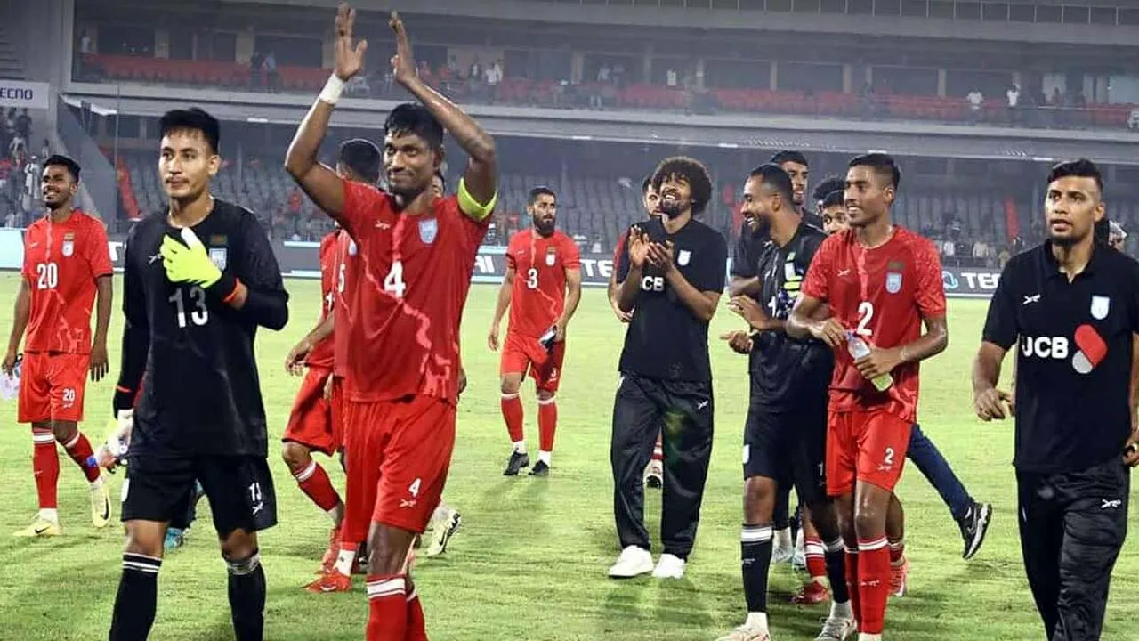 দুঃখ ভুলে ‘প্রতিশোধ’ নিতে হংকংয়ের উদ্দেশে রওনা দিয়েছে বাংলাদেশ