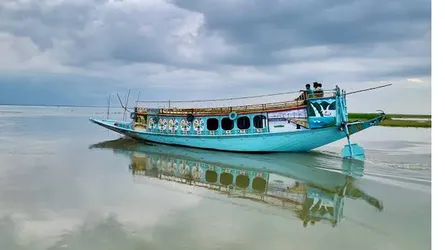 ইটনার হাওরে চলন্ত নৌকায় ডাকাতির অভিযোগ