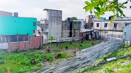 উজিরপুরে হারতা পাইকারি বাজার দখল করে বহুতল ভবন নির্মাণ