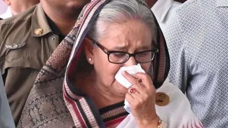 রাষ্ট্রদ্রোহ মামলায় চার্জশিটভুক্ত শেখ হাসিনাসহ ২৬১ আসামি পলাতক, পত্রিকায় বিজ্ঞপ্তি প্রকাশ