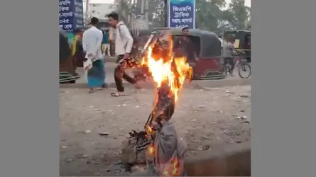 গাজীপুরে চান্দনা চৌরাস্তায় ফ্যাসিস্ট হাসিনার কুশপুত্তলিকা দাহ