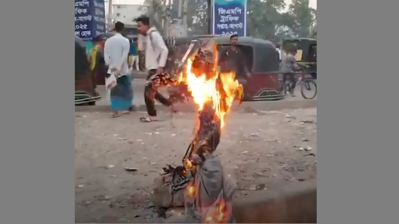 গাজীপুরে চান্দনা চৌরাস্তায় ফ্যাসিস্ট হাসিনার কুশপুত্তলিকা দাহ