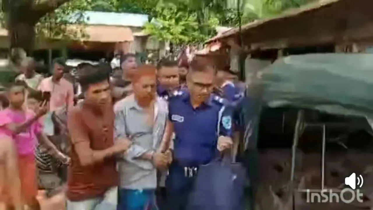 হাটহাজারীতে চাঁদাবাজিতে অতিষ্ঠ হয়ে শ্রমিক দলের নেতাকে গণধোলাই দিয়ে পুলিশে দিলো এলাকাবাসী