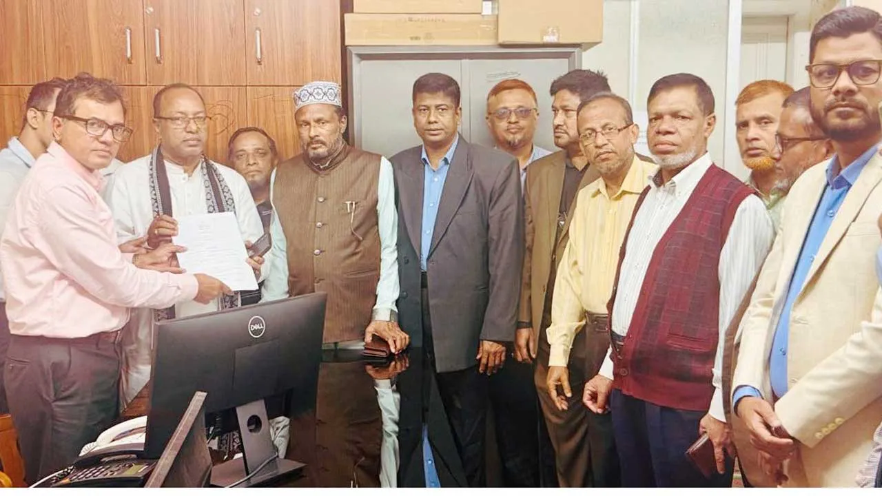 মনোনয়ন ফরম সংগ্রহ বিএনপির বঞ্চিত নেতা ফজলুল হকের