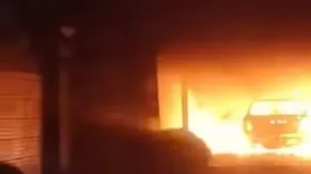 জাতীয় পার্টির একাংশের চেয়ারম্যান ব্যারিস্টার আনিসের বাড়িতে আগুন