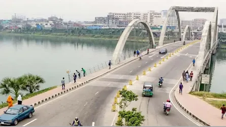 হাতিরঝিলে ককটেল বিস্ফোরণ, মোটরসাইকেলে আগুন