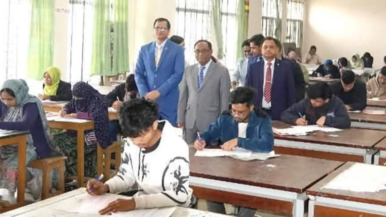 হাবিপ্রবির ১ম দিনের ভর্তি পরীক্ষা অনুষ্ঠিত, এক অভিভাবকের মৃত্যু