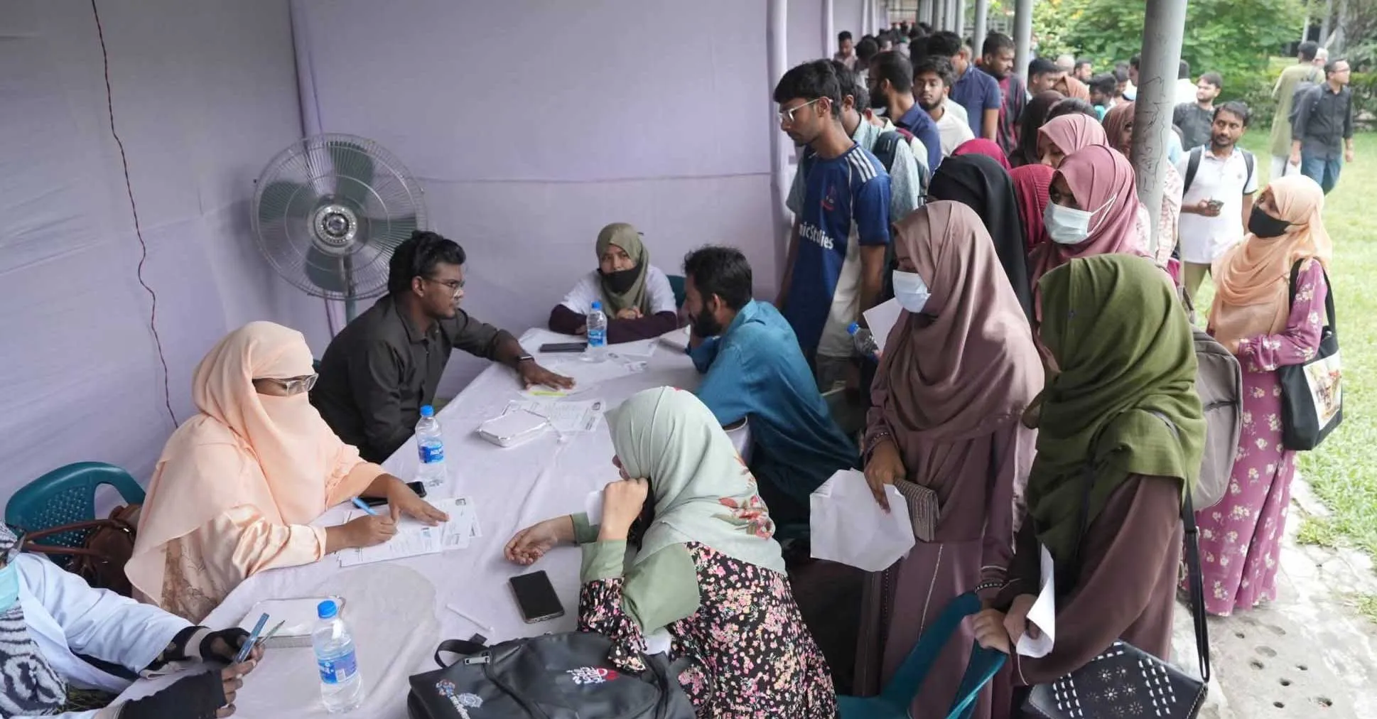 প্রথম দিনে বিনামূল্যে চিকিৎসাসেবা নিলেন ঢাবির ৩ হাজার শিক্ষার্থী