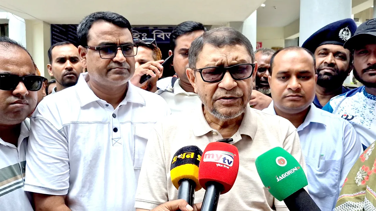 আউটসোর্সিং কর্মীর কাছে ঘুষ দাবি করায় ঠিকাদারের বিরুদ্ধে ব্যবস্থা