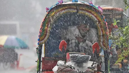 নিম্নচাপের প্রভাবে ৫ দিন ভারী বৃষ্টির পূর্বাভাস