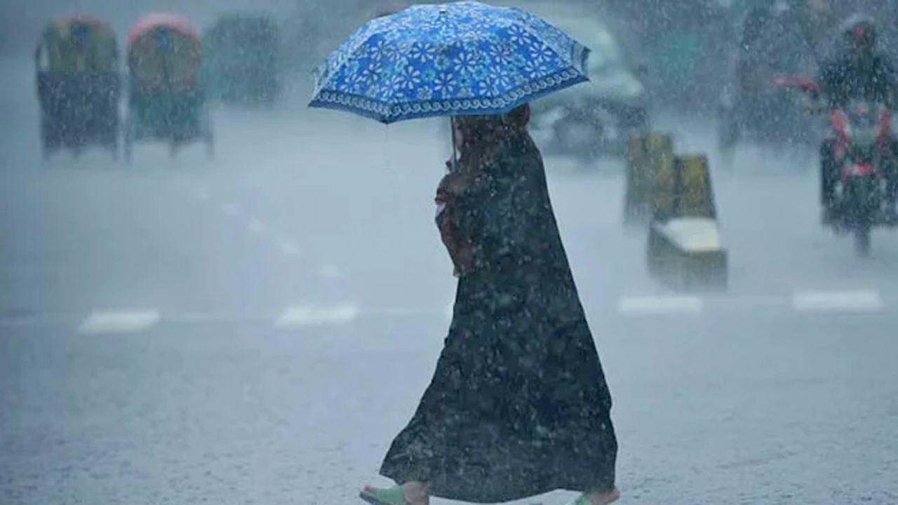 Heavy-rain-forecast-in-three-divisions
