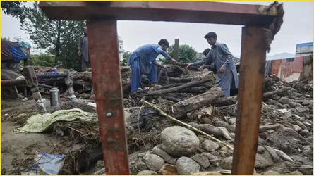পাকিস্তানে প্রবল বর্ষণে ৯ জনের প্রাণহানি, ধ্বংসস্তূপে আটকে পড়েন অনেকে