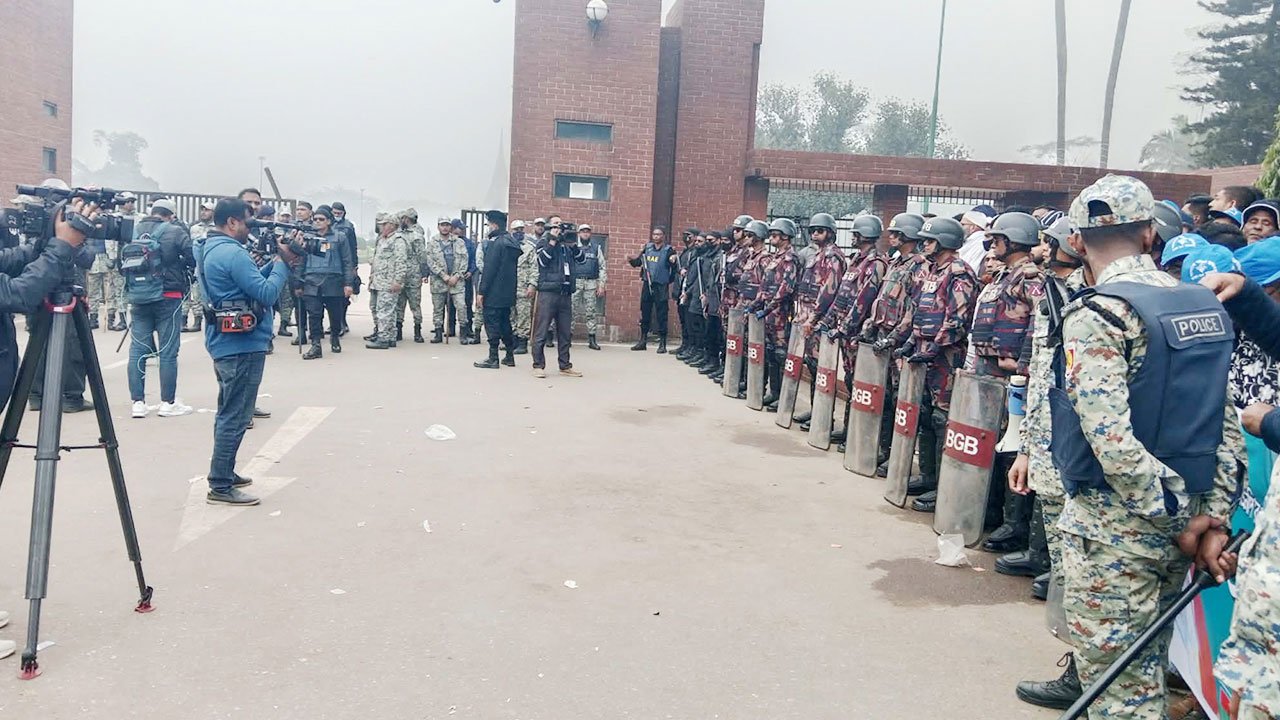 Heavy-security-at-the-memorial-for-Tarique-Rahman's-arrival