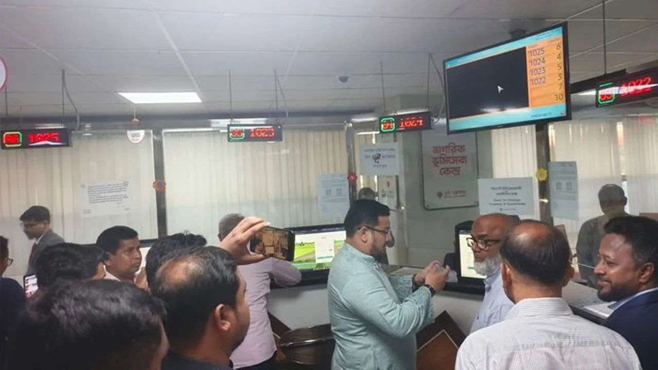 ভূমি ভবনের সেবা কার্যক্রম পরিদর্শন করলেন প্রতিমন্ত্রী ব্যারিস্টার মীর হেলাল