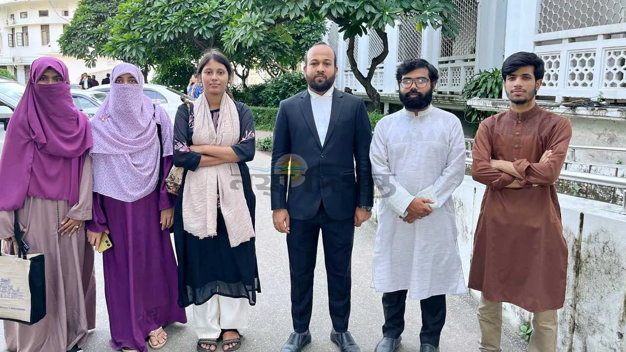নারী ভোটারদের ছবি সীমিত প্রদর্শন চেয়ে হাইকোর্টে রিট