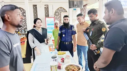 ফ্রিজে রেখে বাসি খাবার বিক্রি, হাইওয়ে রেস্টুরেন্টকে জরিমানা