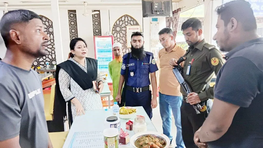 ফ্রিজে রেখে বাসি খাবার বিক্রি, হাইওয়ে রেস্টুরেন্টকে জরিমানা