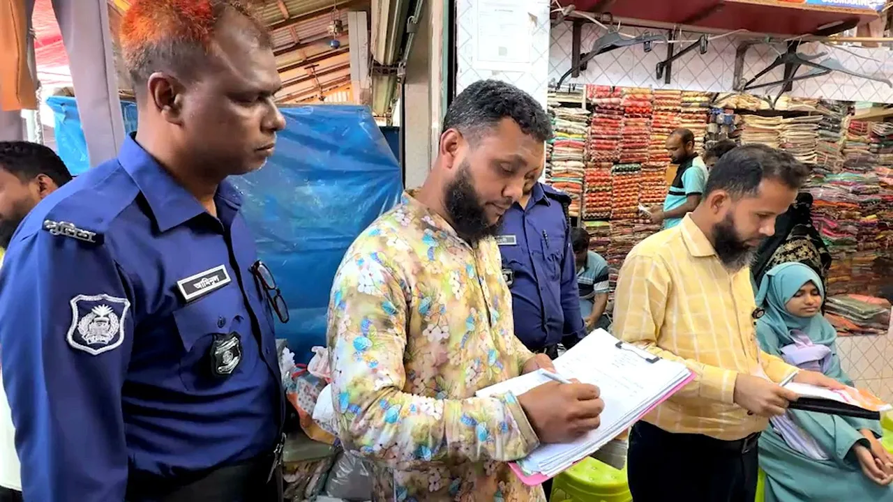 হিলিতে ৫ ব্যবসা প্রতিষ্ঠানকে ৪৪ হাজার টাকা জরিমানা