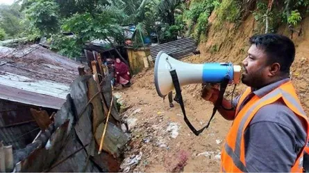 চট্টগ্রামে পাহাড়ধসের শঙ্কায় ঝুঁকিপূর্ণ এলাকায় মাইকিং