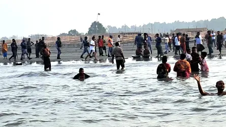 পুণ্যস্নানে শেষ হলো দুবলার চরের রাস উৎসব