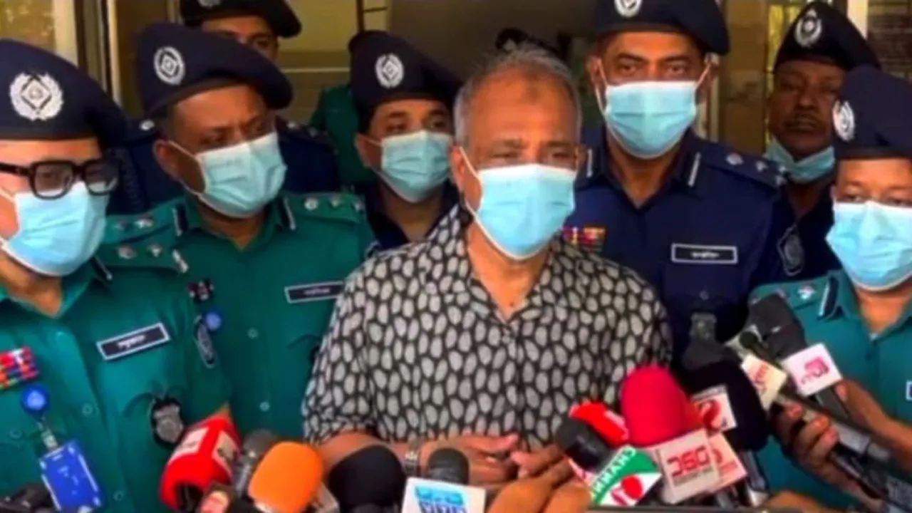 তুলা খাতের উন্নয়নে আরো মনোযোগী হতে হবে : স্বরাষ্ট্র উপদেষ্টা