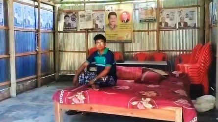 নলডাঙ্গায় দলীয় কার্যালয়ে অবস্থান নিলেন আশ্রয়হীন স্বেচ্ছাসেবক দল নেতা