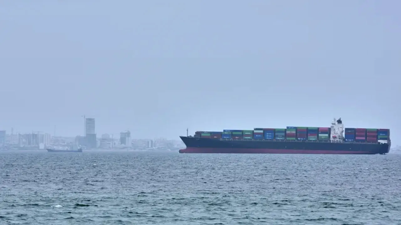 হরমুজ প্রণালী পারাপারে আইআরজিসির সাথে সমন্বয় বাধ্যতামূলক : ইরান