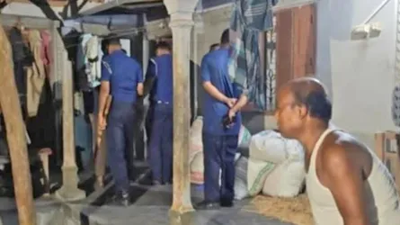 বগুড়ায় গভীর রাতে গৃহবধূকে গলা কেটে হত্যা