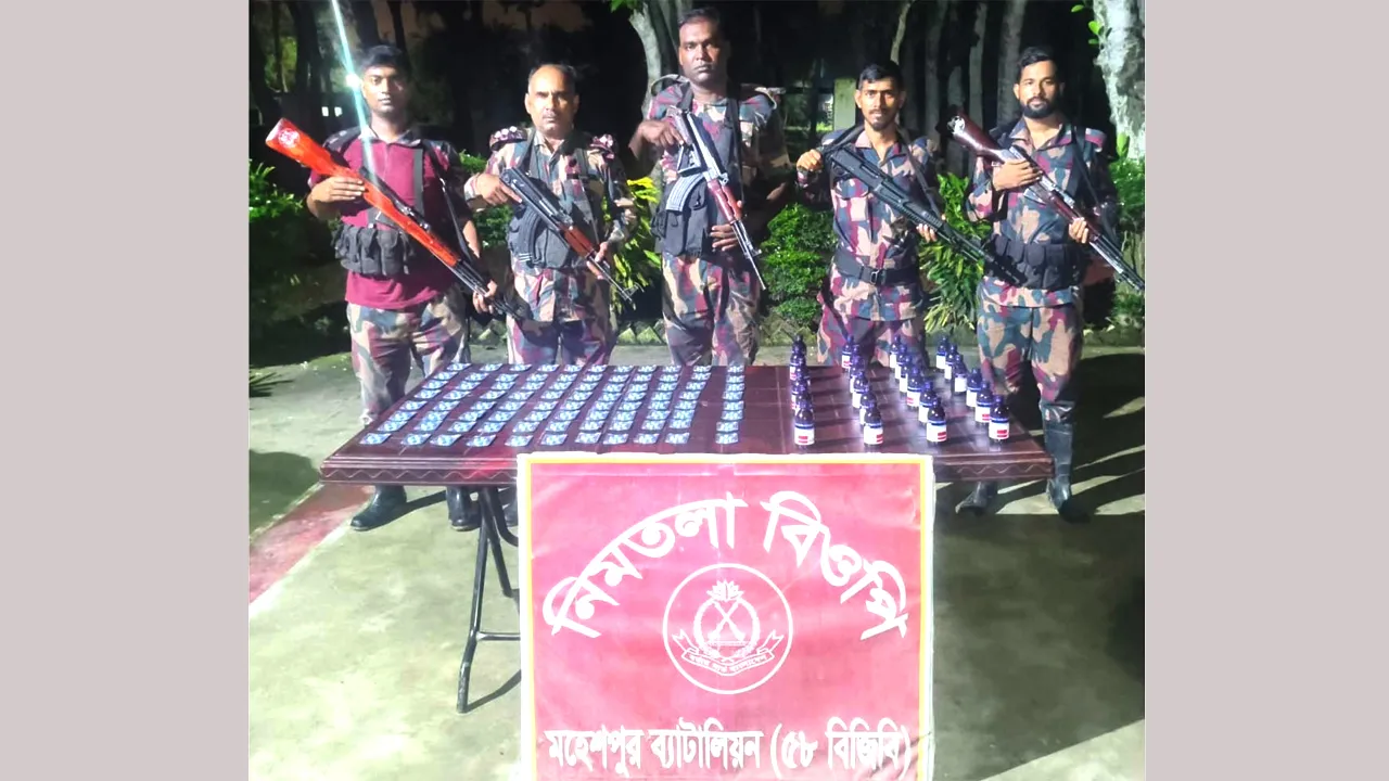 চুয়াডাঙ্গায় বিপুল পরিমাণ ভারতীয় মদ ও ওষুধ জব্দ